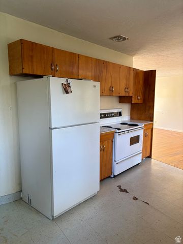 1779 E MOORDALE LN, Holladay, UT 84117