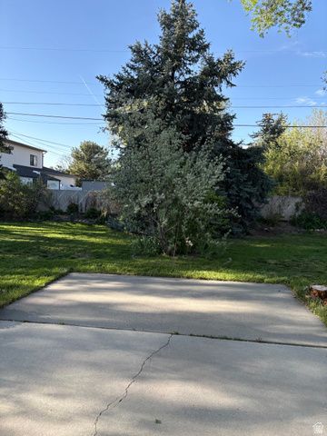 1779 E MOORDALE LN, Holladay, UT 84117