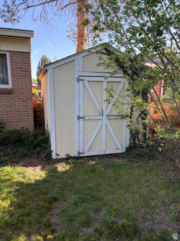 1779 E MOORDALE LN, Holladay, UT 84117