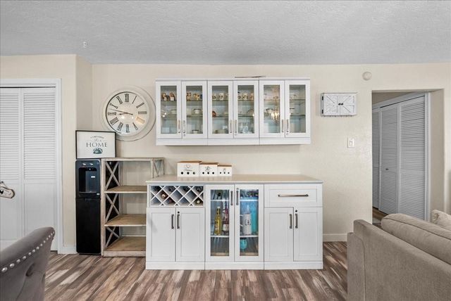 218 Barracuda Street, Bayou Vista, TX 77563