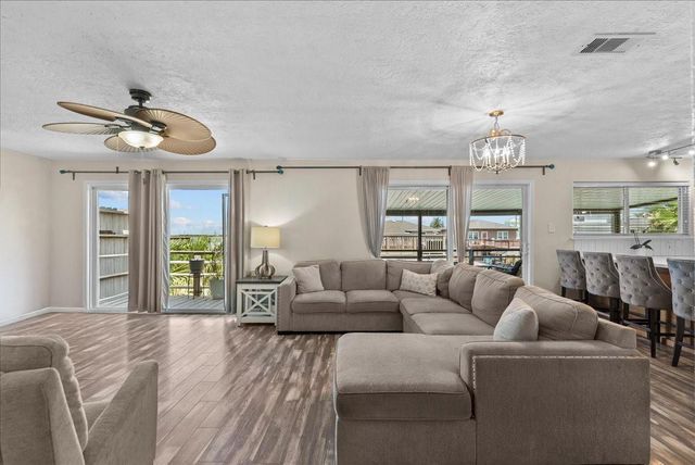 218 Barracuda Street, Bayou Vista, TX 77563