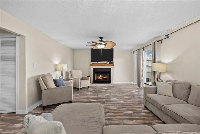 218 Barracuda Street, Bayou Vista, TX 77563