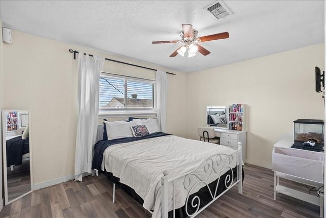 218 Barracuda Street, Bayou Vista, TX 77563