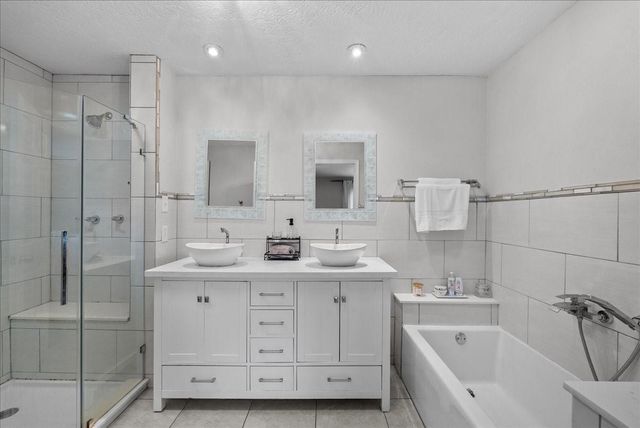 218 Barracuda Street, Bayou Vista, TX 77563