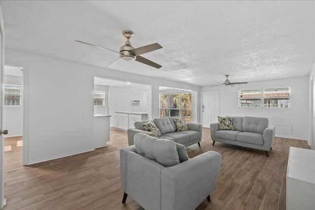 218 Barracuda Street, Bayou Vista, TX 77563