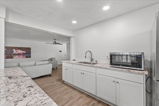 218 Barracuda Street, Bayou Vista, TX 77563