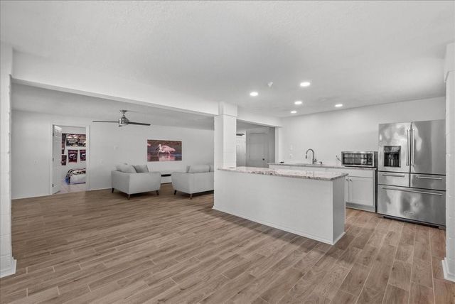 218 Barracuda Street, Bayou Vista, TX 77563