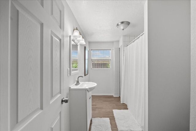 218 Barracuda Street, Bayou Vista, TX 77563