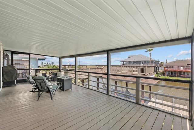 218 Barracuda Street, Bayou Vista, TX 77563