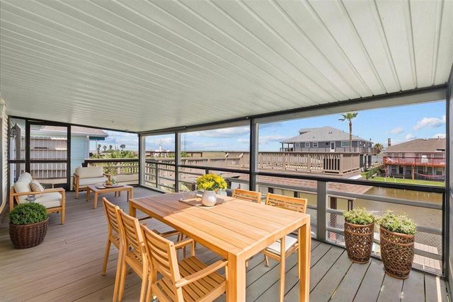 218 Barracuda Street, Bayou Vista, TX 77563