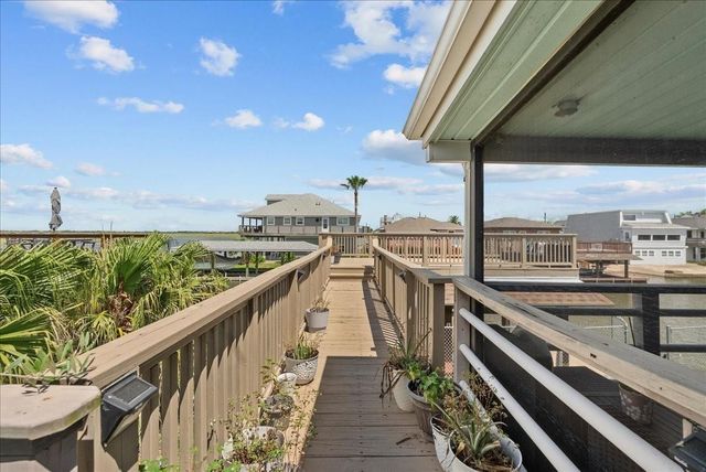 218 Barracuda Street, Bayou Vista, TX 77563