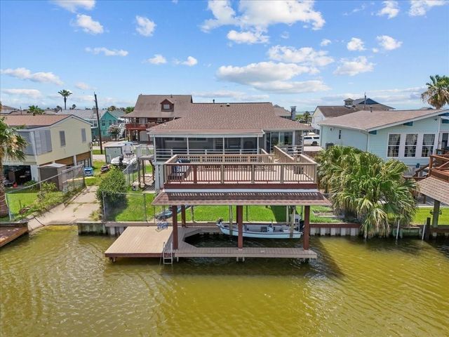 218 Barracuda Street, Bayou Vista, TX 77563