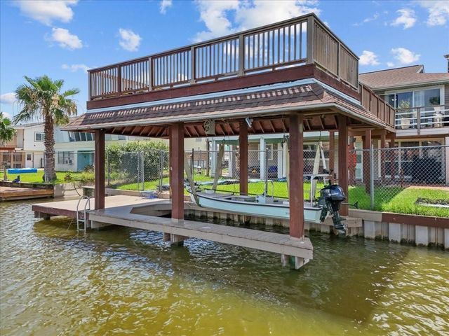 218 Barracuda Street, Bayou Vista, TX 77563