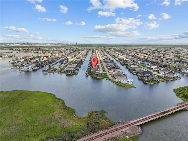 218 Barracuda Street, Bayou Vista, TX 77563