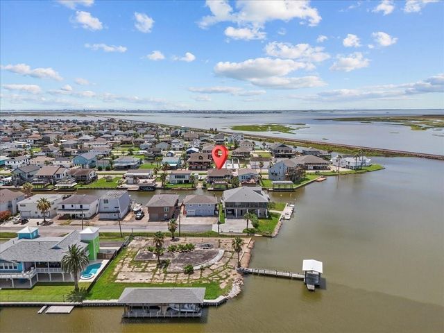 218 Barracuda Street, Bayou Vista, TX 77563