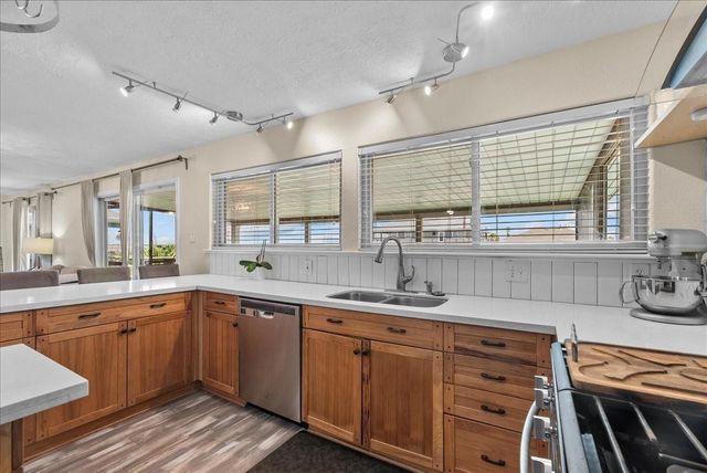 218 Barracuda Street, Bayou Vista, TX 77563