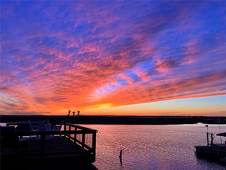 218 Barracuda Street, Bayou Vista, TX 77563