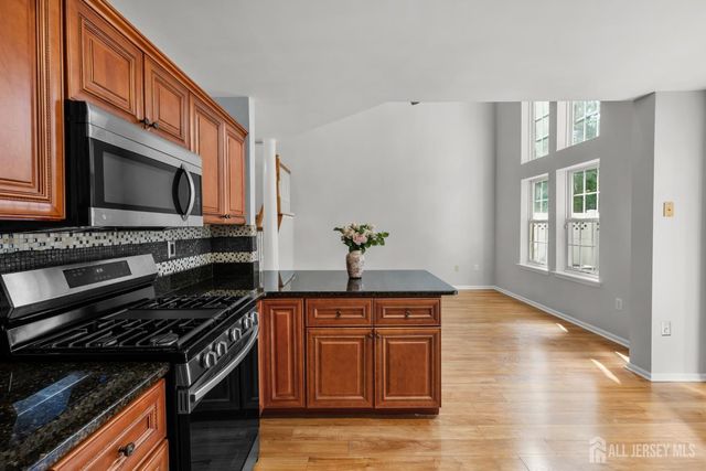 16 Lee Court 405, Plainsboro, NJ 08536
