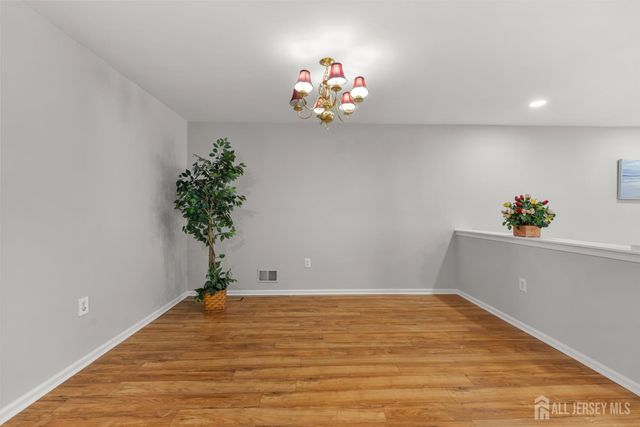 16 Lee Court 405, Plainsboro, NJ 08536