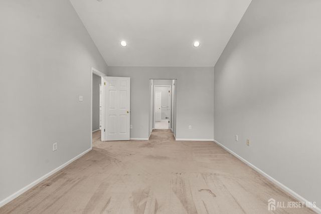 16 Lee Court 405, Plainsboro, NJ 08536