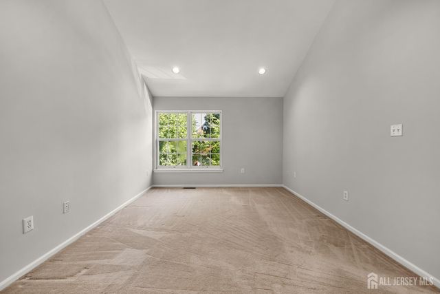 16 Lee Court 405, Plainsboro, NJ 08536