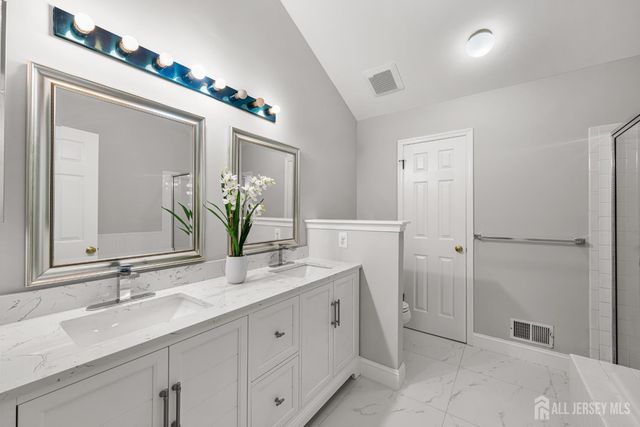 16 Lee Court 405, Plainsboro, NJ 08536