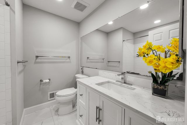 16 Lee Court 405, Plainsboro, NJ 08536