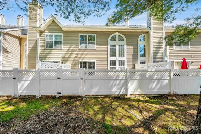 16 Lee Court 405, Plainsboro, NJ 08536