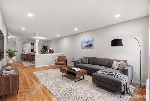 16 Lee Court 405, Plainsboro, NJ 08536