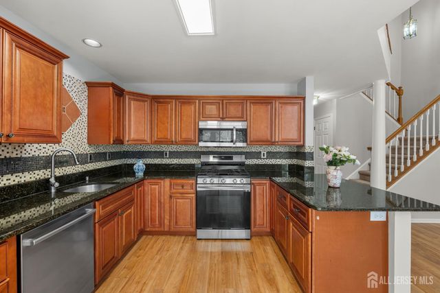 16 Lee Court 405, Plainsboro, NJ 08536