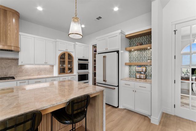 1602 Hunt DR, Salado, TX 76571