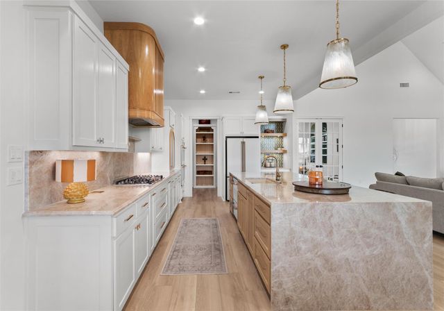 1602 Hunt DR, Salado, TX 76571
