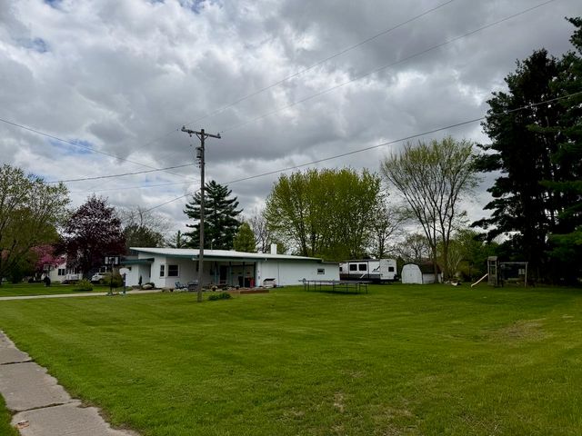 710 E Broad Street, Chesaning, MI 48616