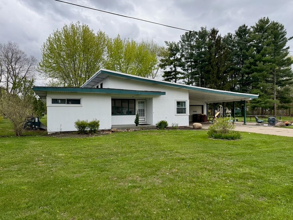 710 E Broad Street, Chesaning, MI 48616