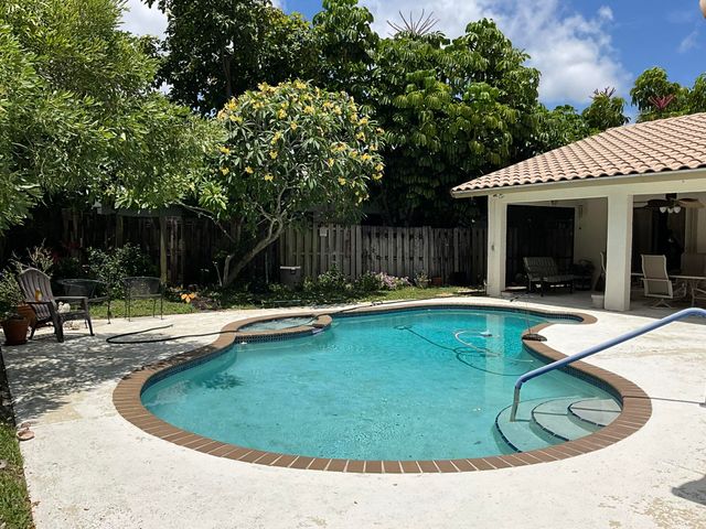6114 Woodbury Road, Boca Raton, FL 33433
