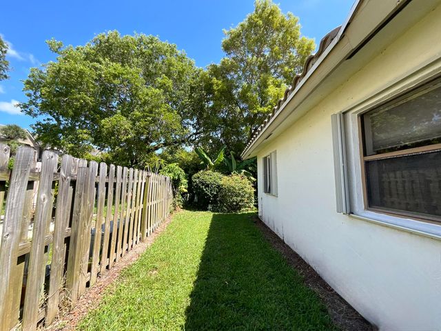 6114 Woodbury Road, Boca Raton, FL 33433