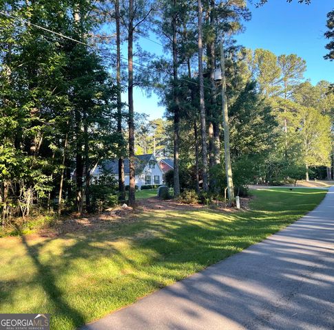 825 North Lake Circle, Oxford, GA 30054