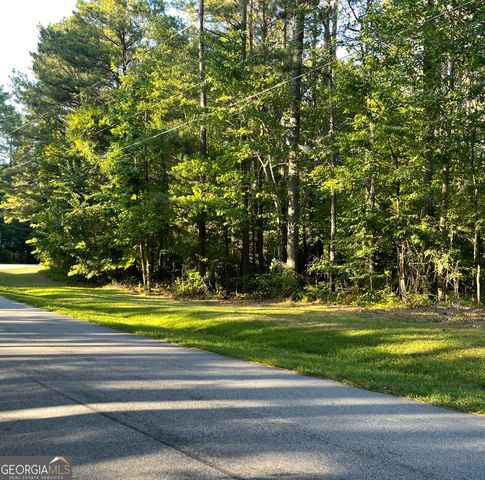 825 North Lake Circle, Oxford, GA 30054
