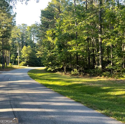 825 North Lake Circle, Oxford, GA 30054
