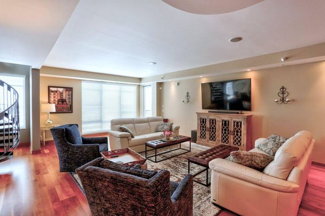 1070 Grandview Court NE 406, Columbia Heights, MN 55421