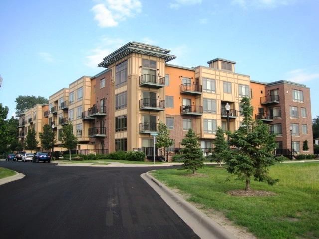 1070 Grandview Court NE 406, Columbia Heights, MN 55421