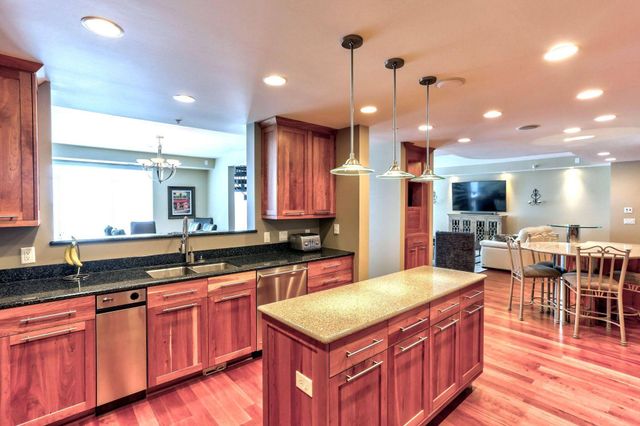 1070 Grandview Court NE 406, Columbia Heights, MN 55421