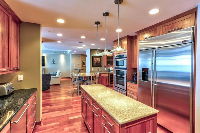 1070 Grandview Court NE 406, Columbia Heights, MN 55421
