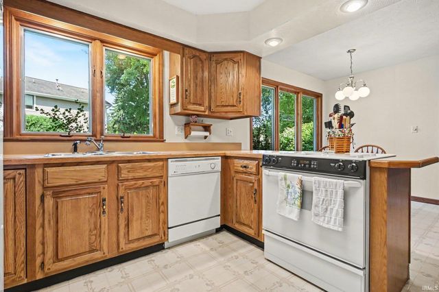3815 Bent Oak Trail, Elkhart, IN 46517