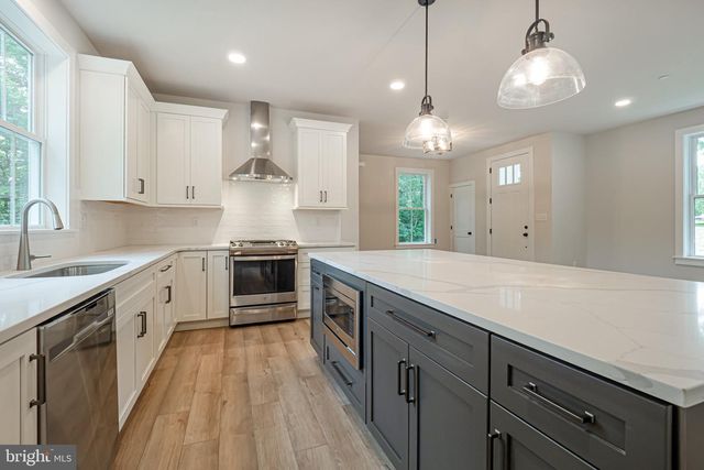 518 E SOUTH ST, Kennett Square, PA 19348