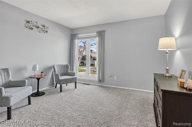 9 Willow Way, Waterford, MI 48328