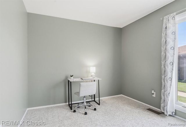 9 Willow Way, Waterford, MI 48328
