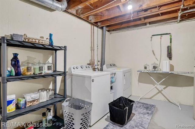 9 Willow Way, Waterford, MI 48328