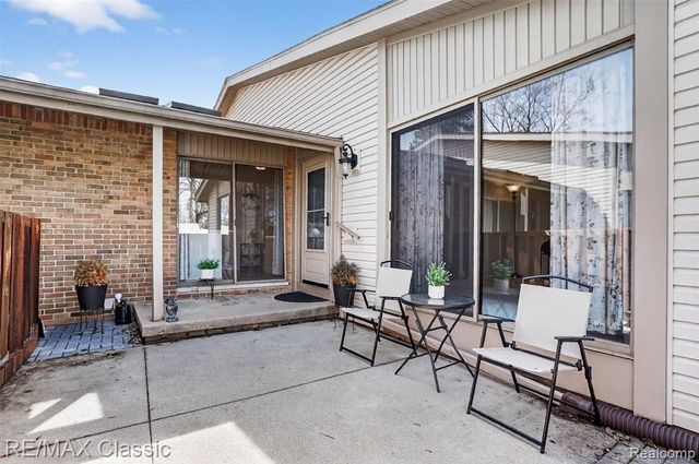 9 Willow Way, Waterford, MI 48328