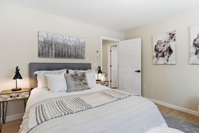 189 Coburn Woods Drive, Nashua, NH 03063